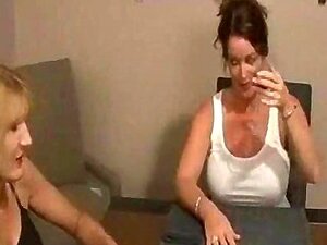 Kinky tuhma mehukas Milf märkä porno