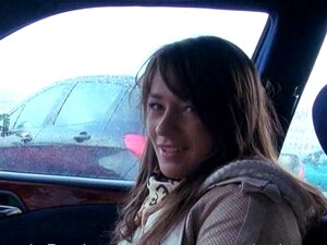 Schöne Amateur-Tschechin wird gefickt und bekommt ein Facial für