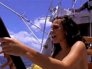 Feurige Badass-Hotties lieben Sandboarding. Schöne und sexy