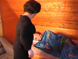 RUSSISCHE MAMA 21 brünette Reife mit einem frischen Mann