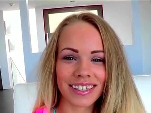 Süße Britney, frisch im Interracial-Sex, Cutie Britney fummelt sich