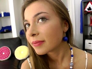 18-jähriger Mercedes wird von einem großen Schwanz anal