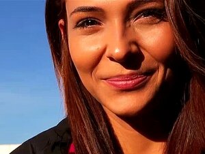 Eine verdammt wilde Orgie mit drei sexy Anhalterinnen Alexis Al. Die