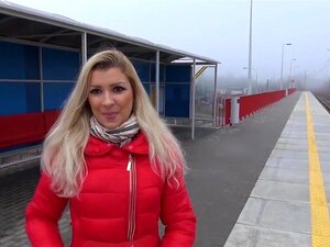 Blowjob in der S-Bahn-Halbzeit! Öffentlich!,