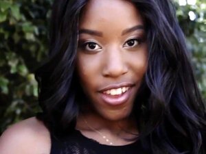 NUBIAN BAE - Eier lutschende nubische Süße mit festen Titten wird