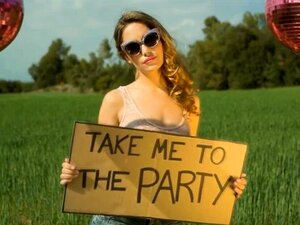 Stiefvader - Huilende Weduwe Opgepikt Op De Begraafplaats Door Gigolo