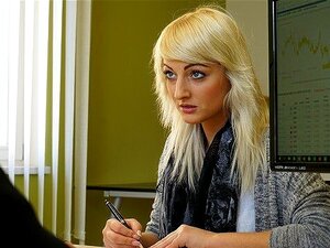 Honig gibt einen nassen Schwanz zum Bohren eines dreckigen Agenten