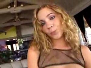 Sexy Blondine Lacie Heart wird hart durchgenagelt