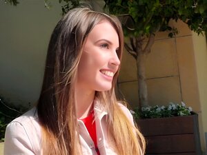 Typ überzeugt sexy brünette ukrainische Schönheit Elle Rose, in der