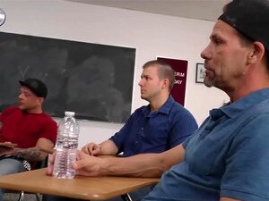 Chanell Heart genießt Gruppensex mit weißen Typen