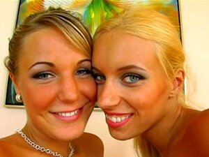 kiimaiset tsekkiläiset lesbo suudelmat