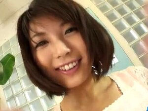 Hausfrau Azumi Harusaki genießt Spielzeuge in ihrer Fotze