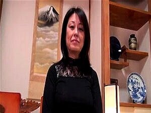 Reife, behaarte Oma in Dessous gefickt und liebt es