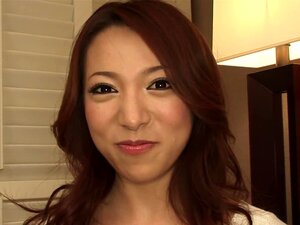 Die japanische Hausfrau Honoka Sakura lutscht einem Fremden unzensiert