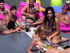 Heiße Mädels zeigen sich freizügig in der Öffentlichkeit! Schau