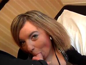 Deutsche Amateurhure fickt alten Mann im Bordell