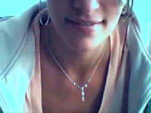 Deutsche Blondine zeigt Titten und Klit. Deutsche Blondine zeigt