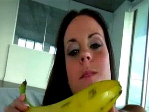 Alleinstehende geile Tussi liebt Sexspielzeuge für Masturbation