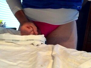 Annusare le mutandine della moglie