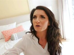 Bonny Brünette MILF macht einen unglaublichen Blowjob