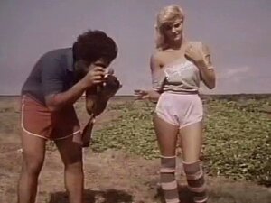 Klassischer Orgie-Film mit sexy Dame