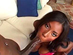 Isot pehmeät räpläävät eebenpuun tissit saavat kermapiirakan