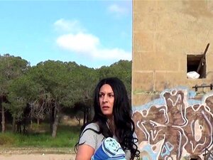 Sophie Garcia in britischem Tourist lutscht Polizisten den Schwanz.