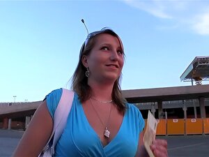 PublicAgent Blonde hat Sex mit einem Fremden in der Öffentlichkeit