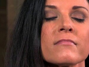 Kaunis kypsä alistuva sidottuna. Kaunis kypsä alistuva sidottuna