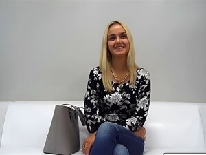 Erlebe das verführerische Abenteuer von Amateur Veronika bei ihrem
