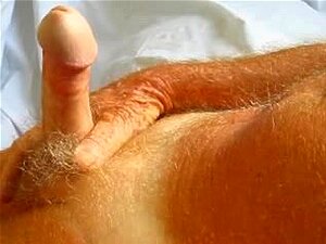 Oma masturbiert und kommt