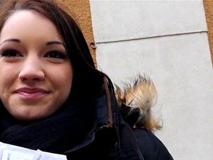 Amateur-Brünette Tschechin wird auf der Straße abgeholt und dann von