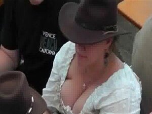 Niesamowita gigantyczna cycatka dziwka pozwala