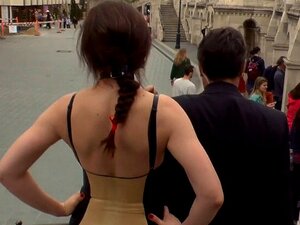 Babes tanzen und ficken in der Bar. Meister Steve Holmes hat die