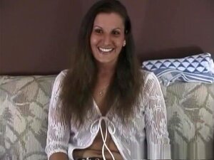 Geile Pornodarstellerin Gina Knight in verrückten Dreiern, brünetter