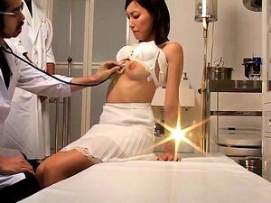 Använder rep och en massa kinky sexleksaker för att tillfredsställa