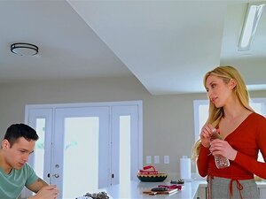  Ich bin im Grunde nackt direkt hinter dir  MILF Aiden Ashley