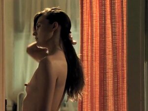 Goditi le sensuali scene di sesso di Milla Jovovich in 'Stone' in alta