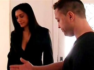 Strippende Mami zeigt heißen Körper