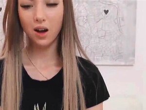 CAM4FREE - Notkea blondi leikkii makealla pillureiällään. Katso,