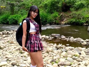 Kaunis opiskelija saa perseestä Julkinen joki.