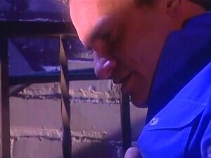 Глупа школарка мисли да је воли