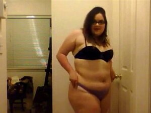 Molliges Mädchen mit erstaunlichen kleinen Brüsten 2- CassianoBR.