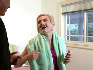 Annika Amour wird von Marcos in den Arsch gefickt