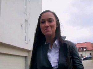 Eurobabe показује своје велике сисе и јебе