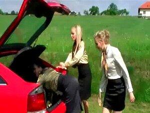 Versaute blonde Huren werden geil im