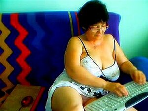 Behaarte Oma auf der Cam #1