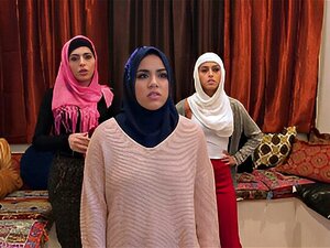 Die Mädels werden gefickt wie jede durchschnittliche Schlampe. Der