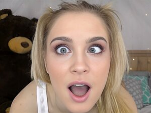 Dieses Mädchen mit Zöpfen liebt Analsex in allen Posen