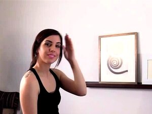 Süße Tiny Laiken bekommt kleinen Bauch von einem BBC gefüllt